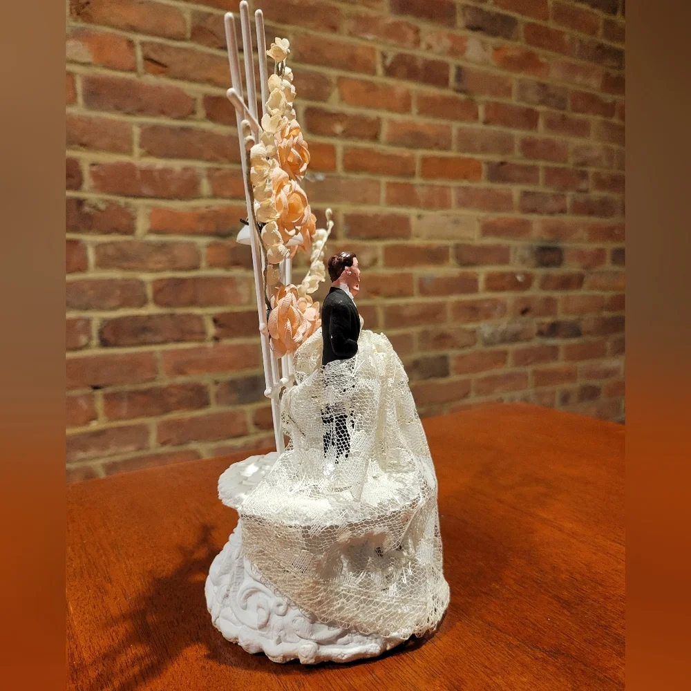Vintage 1940's Bride & Groom Wedding Cake Topper Prestine Chalkware